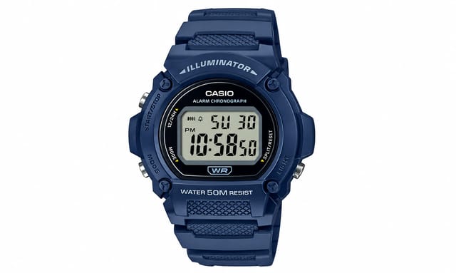 שעון יד דיגיטלי כחול של CASIO, מוצג חזיתית על רקע לבן