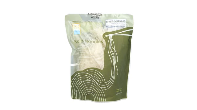 iHerb - אטריות קלפ של Sea Tangle, אריזה ירוקה עם אטריות שקופות בפנים ועיצוב גלי לבן