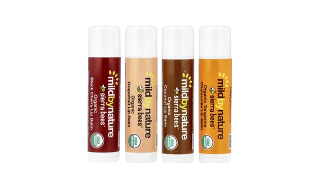 iHerb - ארבעה שפתוני לחות אורגניים Sierra Bees בצבעים אדום, בז', חום וכתום על רקע לבן