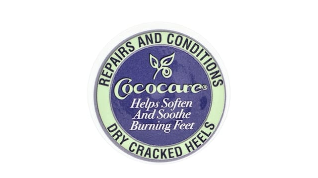 Cococare - צנצנת עגולה של קרם עקבות סדוקות, בצבע סגול וירוק בהיר, על רקע לבן