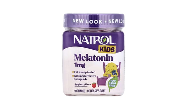 iHerb - בקבוק סגול של סוכריות גומי מלטונין 1 מ"ג לילדים של Natrol, בטעם פטל, לגילאי 4+