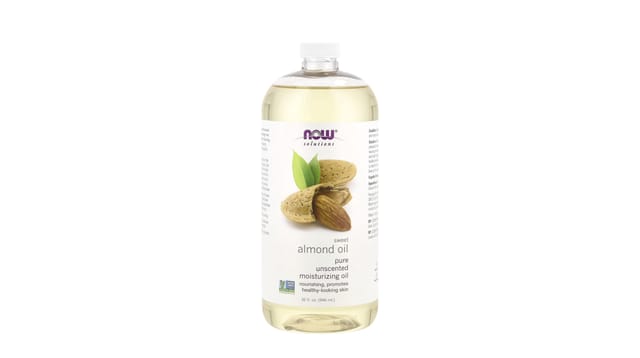 iHerb - בקבוק שמן שקדים מתוקים של NOW Foods, שקוף עם נוזל צהבהב בהיר ותווית לבנה עם שקדים
