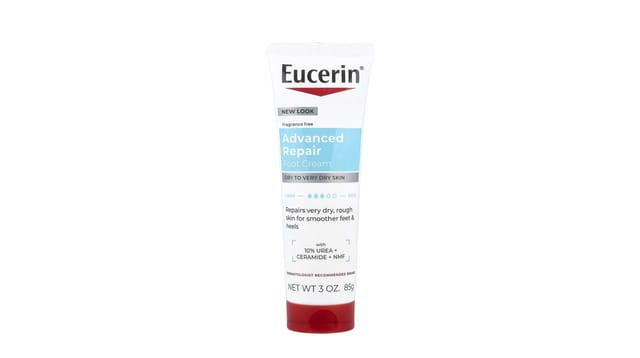 iHerb - צינור קרם רגליים Eucerin Advanced Repair בצבע לבן עם פס תכלת ופקק אדום, על רקע לבן