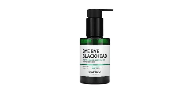 iHerb - בקבוק משאבה ירוק-שחור של SOME BY MI Bye Bye Blackhead Bubble Cleanser על רקע לבן