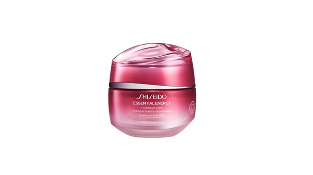 לילית קוסמטיקה - קרם Essential Energy של SHISEIDO בצנצנת ורודה-אדומה מבריקה עם מכסה שקוף גלי