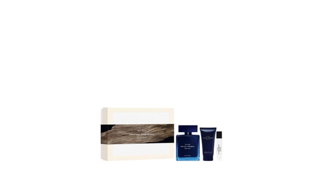 אונליז - מארז FOR HIM BLEU NOIR של Narciso Rodriguez: בקבוק כחול כהה, קרם וגוף ניחוח קטן, בקופסת מתנה בהירה