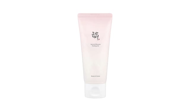 iHerb - ג'ל פילינג פרח משמש Beauty of Joseon, שפופרת ורודה-לבנה עדינה על רקע לבן