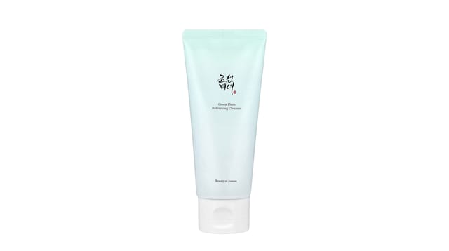 iHerb - שפופרת ג'ל פנים Green Plum של Beauty of Joseon, בגוון מנטה-לבן עדין עם כיתוב קוריאני