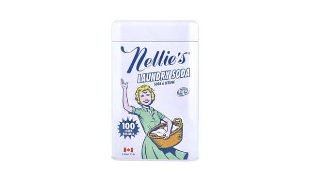 iHerb - קופסת פח לבנה של Nellie's Laundry Soda עם איור וינטג' של אישה בשמלה ירוקה, 1.5 ק"ג