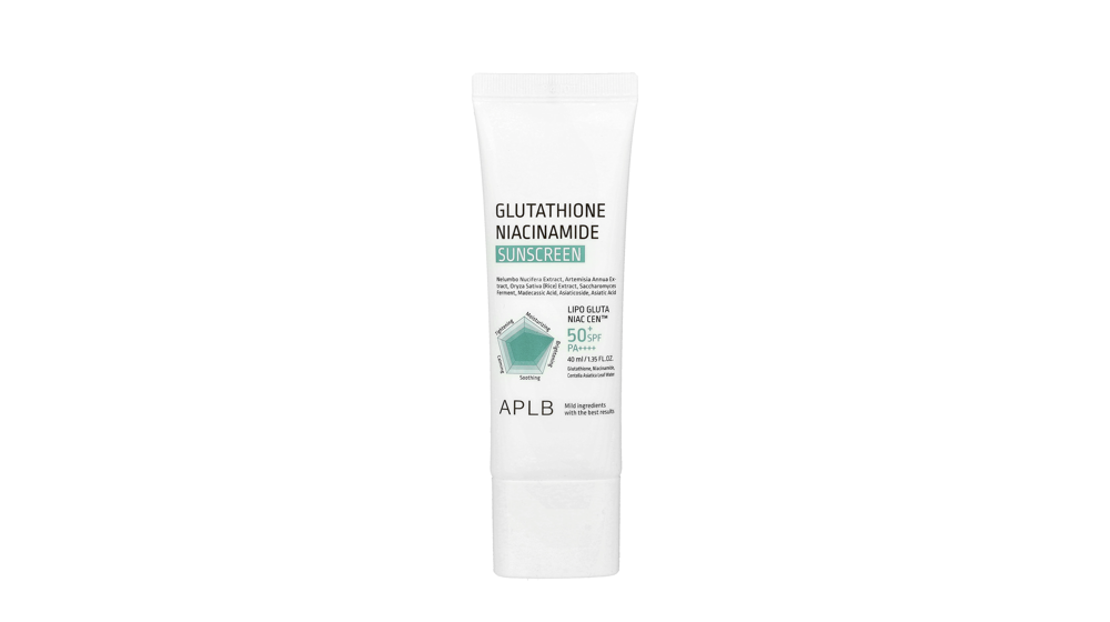 iHerb - קרם הגנה גלוטתיון ניאצינמיד SPF 50+ של APLB בשפופרת לבנה עם טקסט טורקיז על רקע לבן