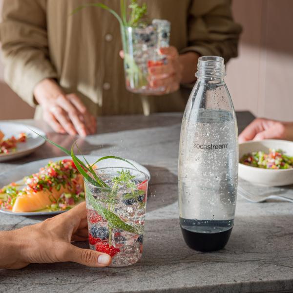 תמונת אווירה של סודה בכוס