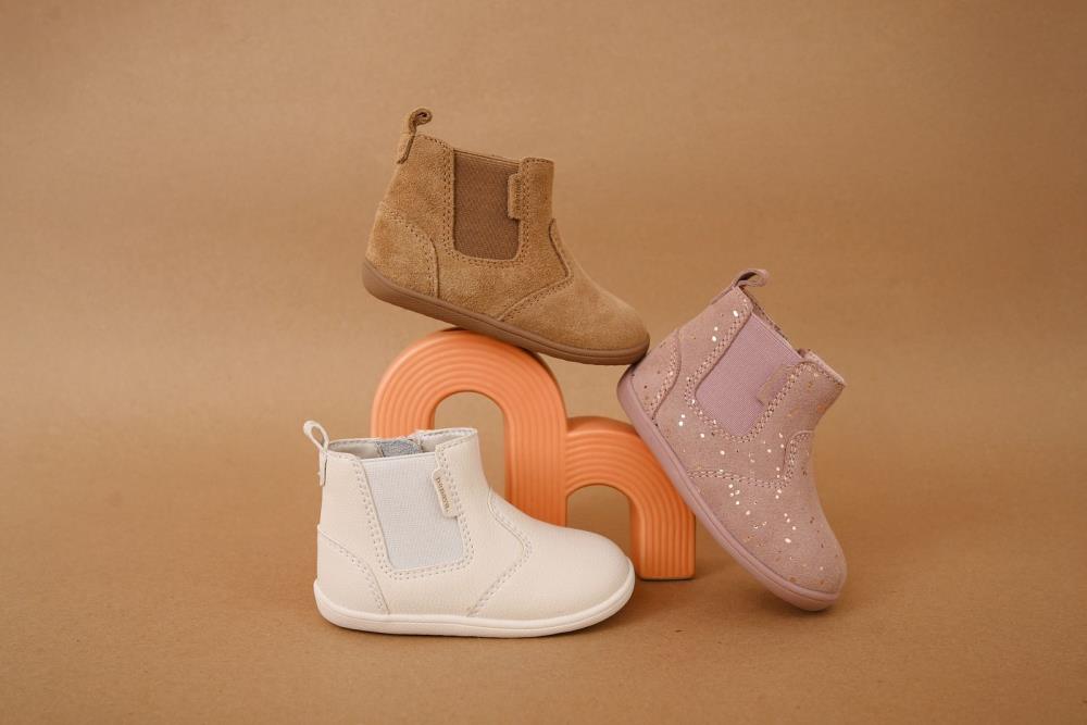 2 ילדות נועלות נעלי פפאיה