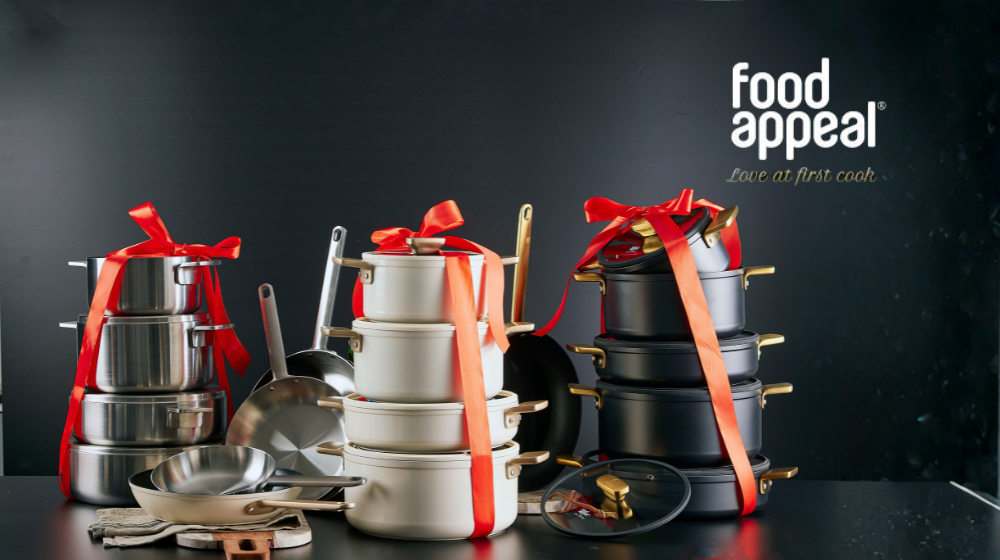 סירים לבנים על רקע לבן