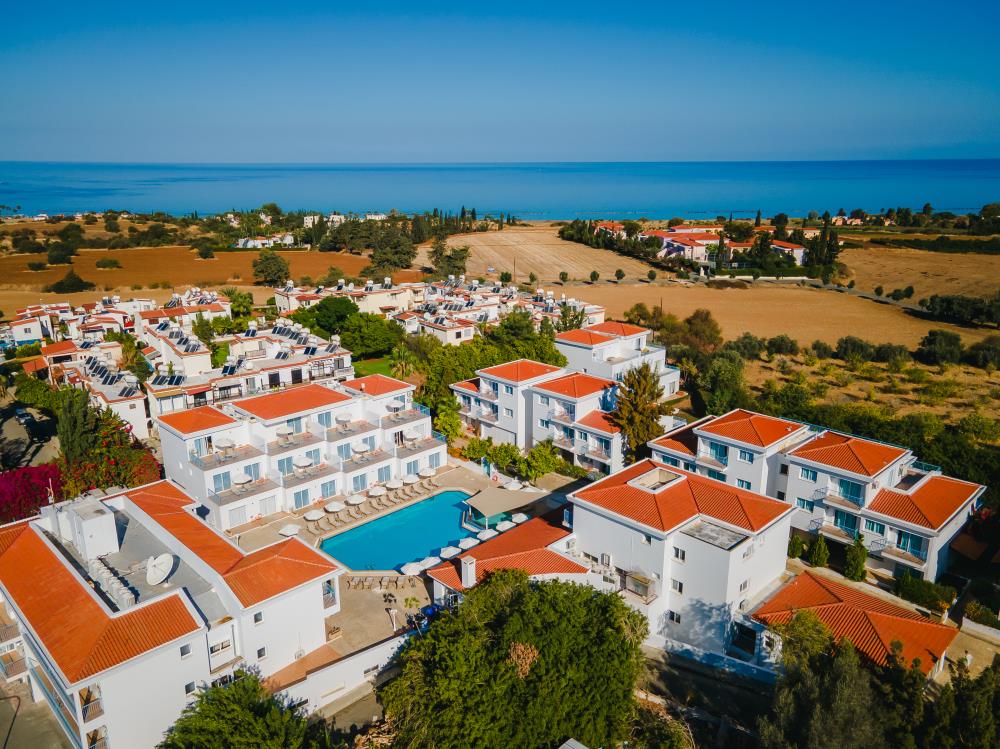 כותרת ראשית- 10% על חופשת קיץ משפחתית בכפר היווני לאצ'י קפריסין הכוללת טיסה ישירה לפאפוס, 3/4 לילות בריזורט חדש ע"ב חצי פנסיון כשר