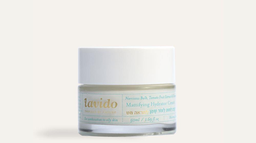 מעניק מראה עור מט וגוון עור אחיד, שאינו מבריק משומן