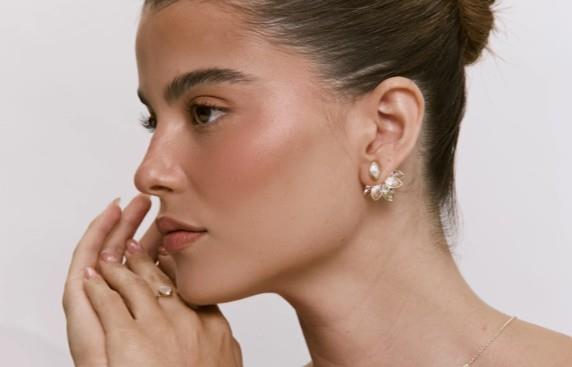 עגילי Petals זהב קריסטל 189.72 ₪