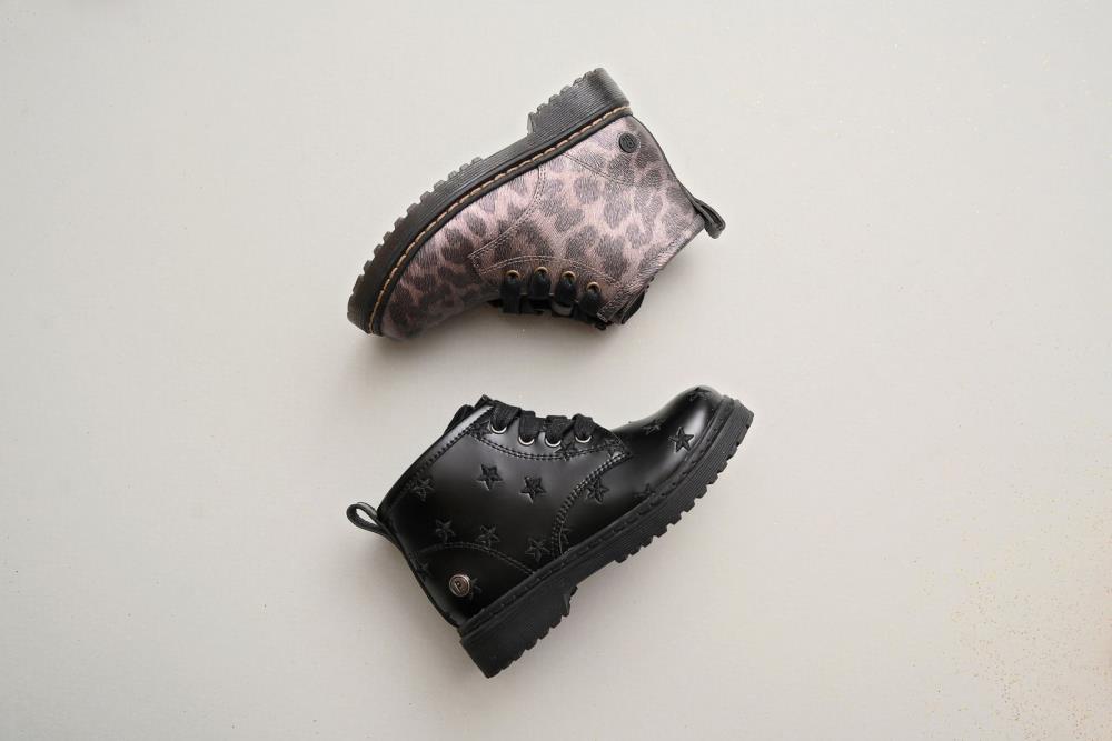 מגפיים ומגפונים